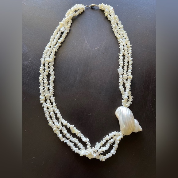 Shell Necklace - Picture 2 of 2